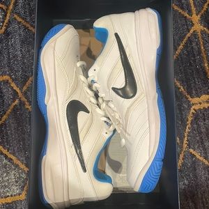 Brand new Nike Tennis shoes